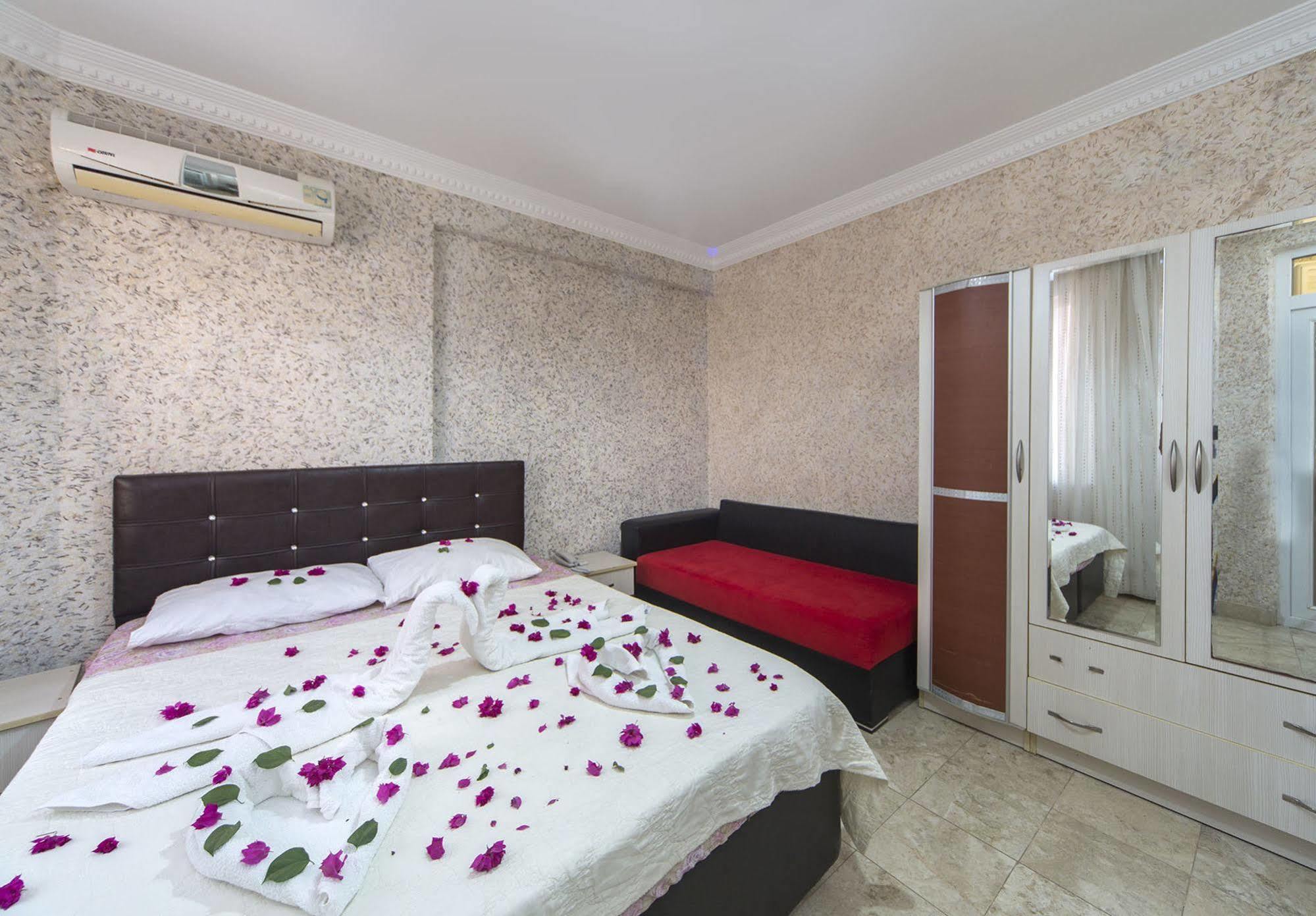 Milano Beach Family Hotel Mahmutlar Ngoại thất bức ảnh